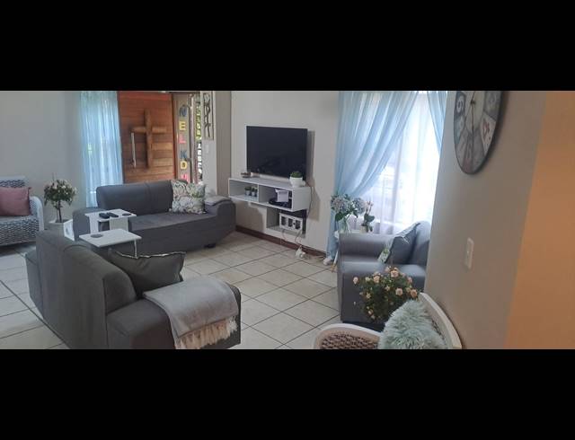2 BEDROOM TOWNHOUSE FOR SALE IN WATERVAL EAST